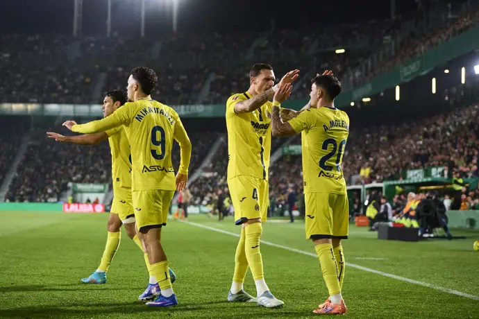 El Villarreal derrota al Elche y el Celta intensifica la crisis del Valencia