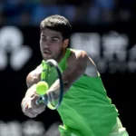 Alcaraz avanza en Australia y alcanza los octavos de final