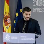 El ministro de Derechos Sociales, Consumo y Agenda 2030, Pablo Bustinduy, ofrece una rueda de prensa.