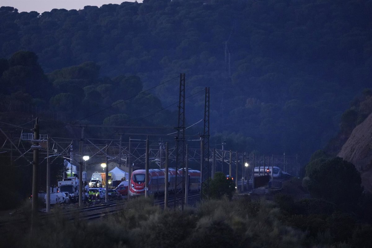 cronología de la respuesta de los servicios de emergencia y adif tras el accidente de adamuz