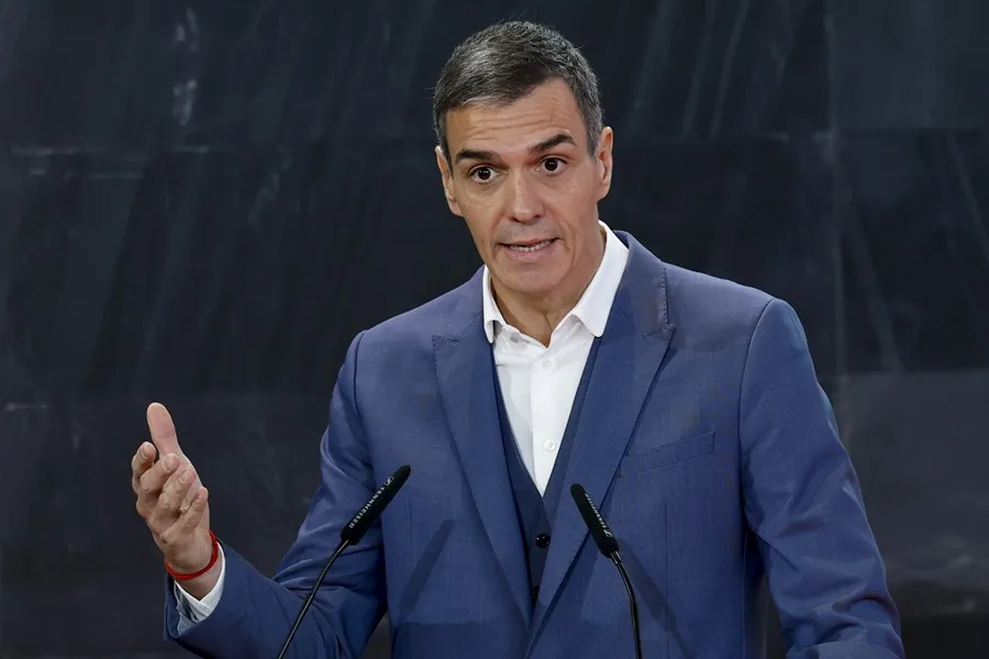 Sánchez manifiesta a Delcy Rodríguez y Edmundo González su respaldo a una transición pacífica