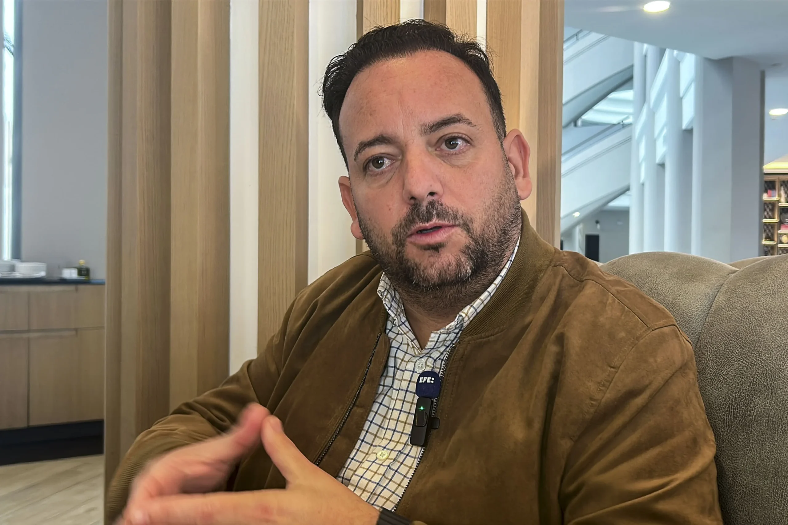 Dimite el alcalde de La Algaba tras denuncias de acoso a un menor y orden de prisión del juez