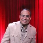 El salsero Gilberto Santa Rosa revela su lado '&Iacute;ntimo' y celebra el fin de las etiquetas en la m&uacute;sica