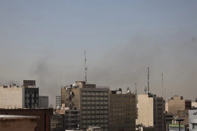 Exteriores pide a los espa&ntilde;oles en Ir&aacute;n que abandonen el pa&iacute;s