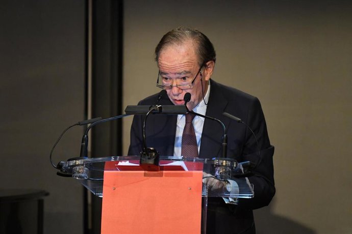 Archivo - El presidente del Teatro Real, Gregorio Mara&ntilde;&oacute;n y Bertr&aacute;n de Lis, interviene durante el homenaje a Jer&oacute;nimo Saavedra, en el Teatro Real, a 18 de diciembre de 2023, en Madrid (Espa&ntilde;a). El Teatro Real ha organizado un acto para rendir homenaje a J