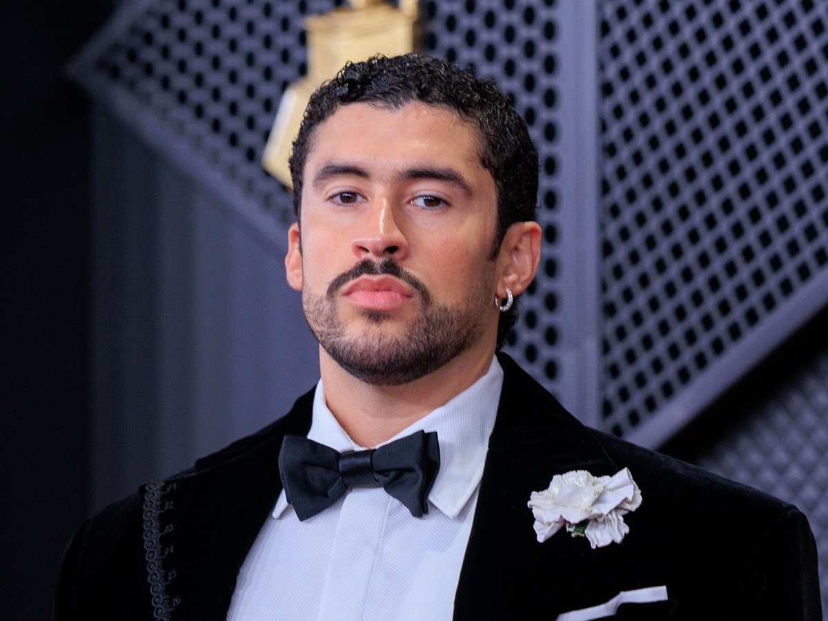 Bad Bunny recibe el Grammy al mejor álbum de música urbana y critica las redadas del ICE: "No