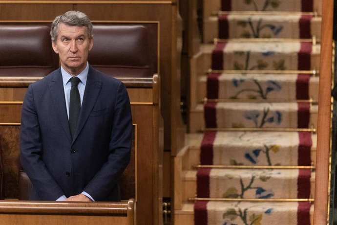 El presidente del PP, Alberto N&uacute;&ntilde;ez Feij&oacute;o, durante una sesi&oacute;n plenaria extraordinaria en el Congreso de los Diputados, a 27 de enero de 2026, en Madrid (Espa&ntilde;a).