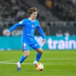 Pablo Barrios presenta una lesión muscular en el muslo derecho