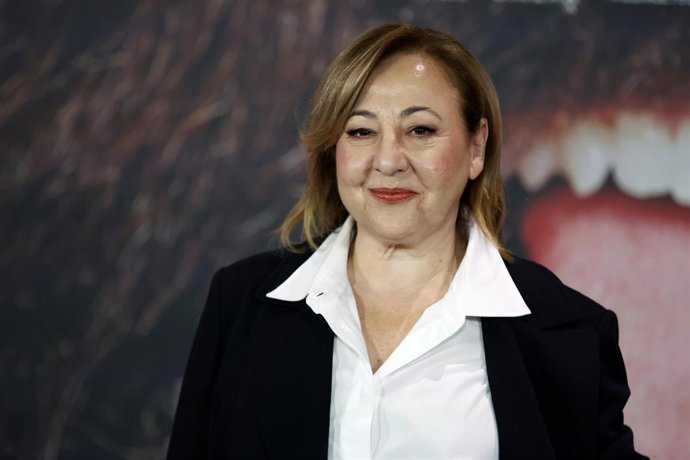 La actriz Carmen Machi posa en el photocall de presentaci&oacute;n la pel&iacute;cula 'A&iacute;da y Vuelta' en el Espacio Movistar de Gran V&iacute;a, a 21 de enero de 2026, en Madrid (Espa&ntilde;a).