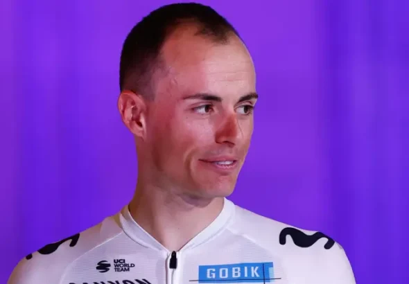 Enric Mas se perderá el UAE Tour debido a una lesión en la mano derecha