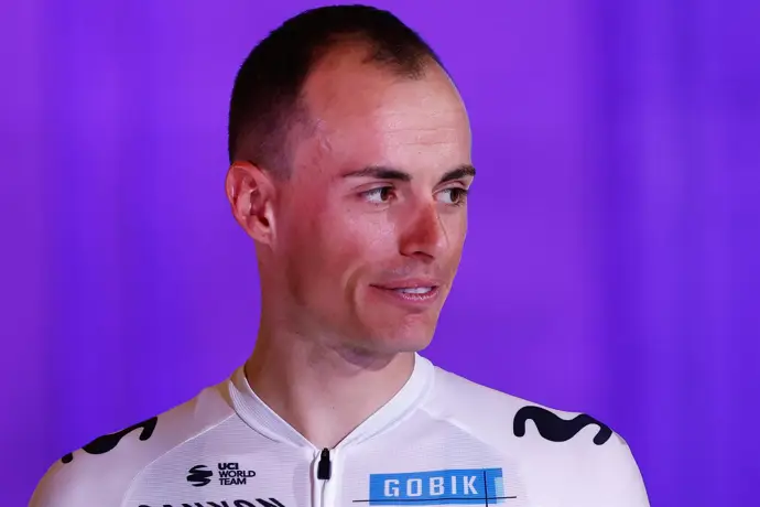 Enric Mas se perderá el UAE Tour debido a una lesión en la mano derecha