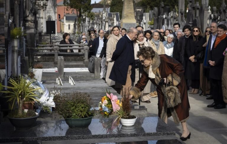 Múgica critica a Sánchez por transformar el gobierno en un mercadillo, mientras Maillo acusa al PP