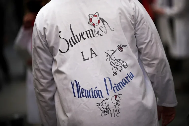 Miles de madrileños se manifiestan contra la gestión sanitaria de Ayuso por el Pitanxo y su