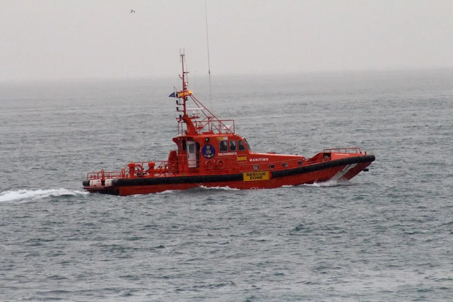 Recuperan dos cuerpos en el Estrecho y rescatan a varios migrantes; elecciones en Aragón, en datos