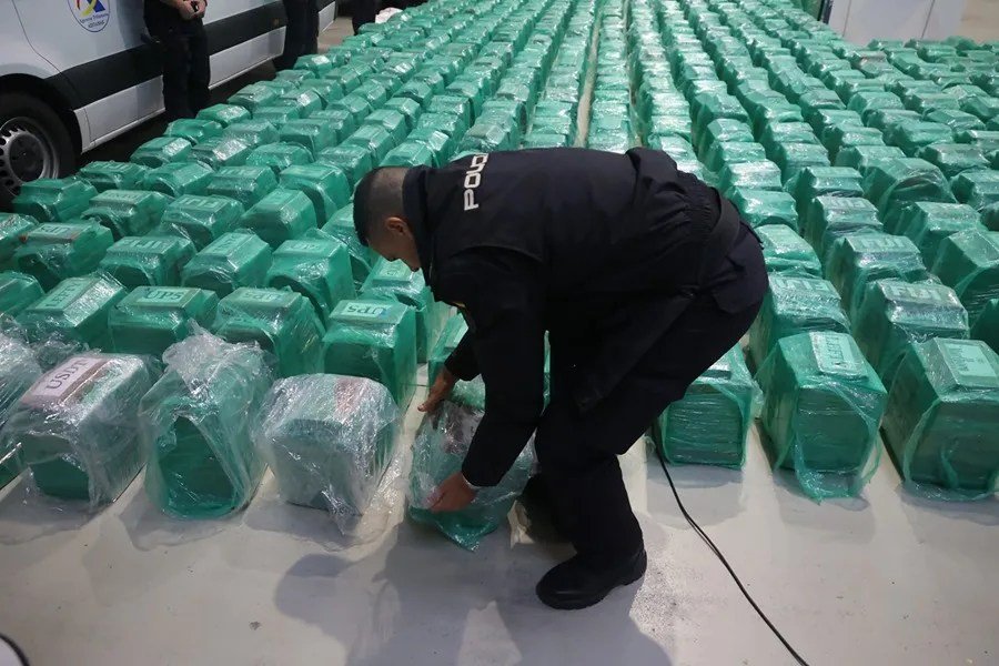 Incautaci&oacute;n de 13 toneladas de coca&iacute;na en un contenedor en el puerto de Algeciras (C&aacute;diz), la mayor en la historia del narcotr&aacute;fico en Espa&ntilde;a.