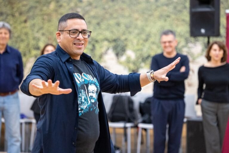 Enseñar el tango como una herramienta de autoconocimiento y reflexión personal en el baile