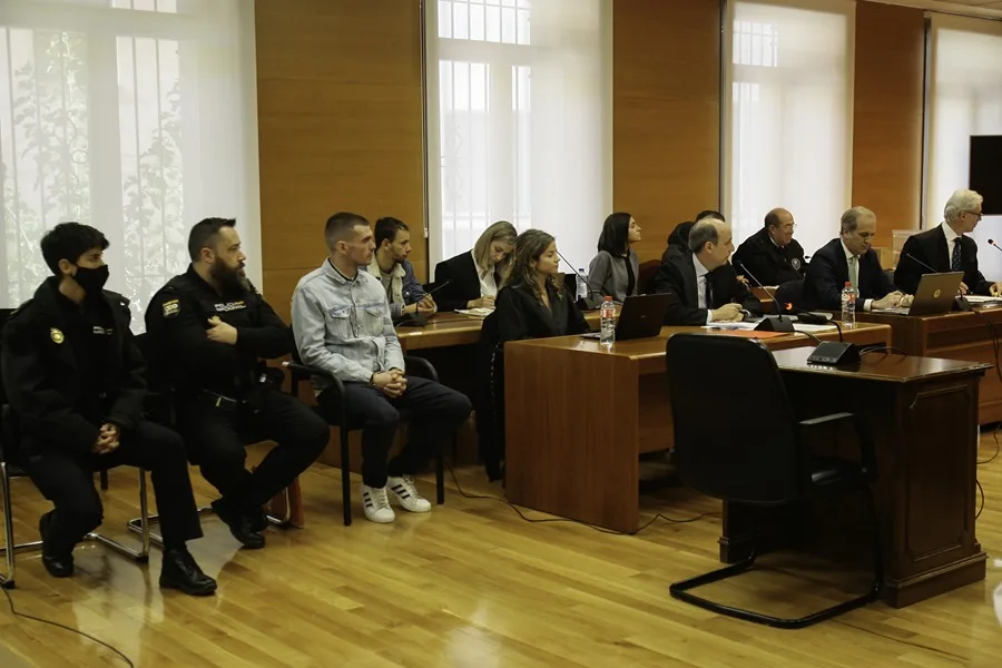 Prisión permanente para el autor del triple crimen de Chiloeches; Vox expulsa a su líder del