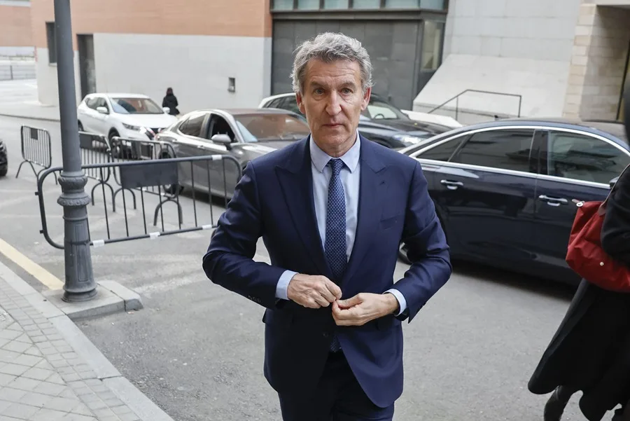 Feijóo responde a Abascal, acusando a Vox de obstaculizar Extremadura por intereses electorales