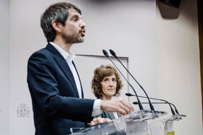 Archivo - El ministro de Cultura, Ernest Urtasun, y la directora general del Instituto Nacional de la Artes Esc&eacute;nicas y de la M&uacute;sica (INAEM), Paz Santa Cecilia, en una foto de achivo.