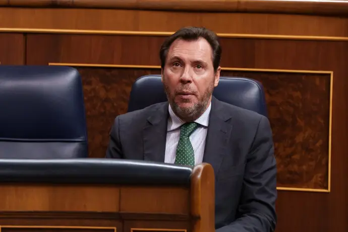 Gobierno y oposición piden a Renfe mejorar su web y la venta de billetes online en español