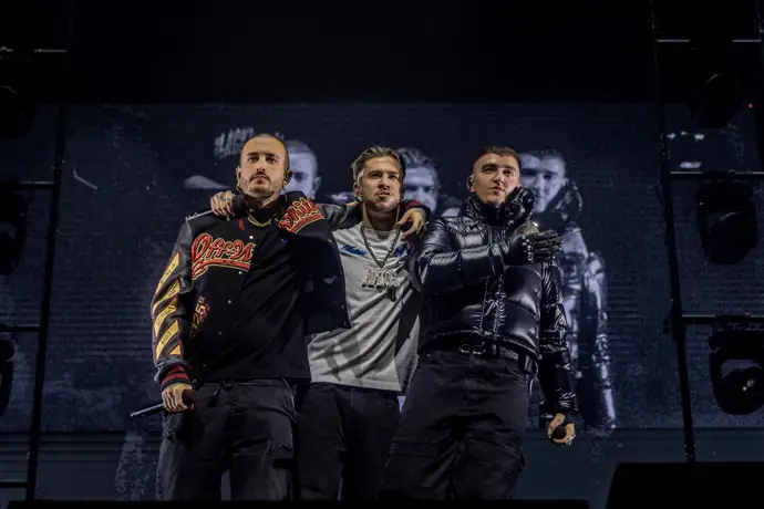 Hijos de la ruina triunfan en un lleno Movistar Arena de Madrid con su impresionante show