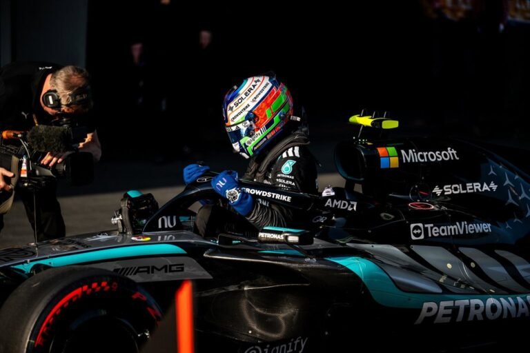 Antonelli logra una pole histórica y Russell triunfa en el esprint en China