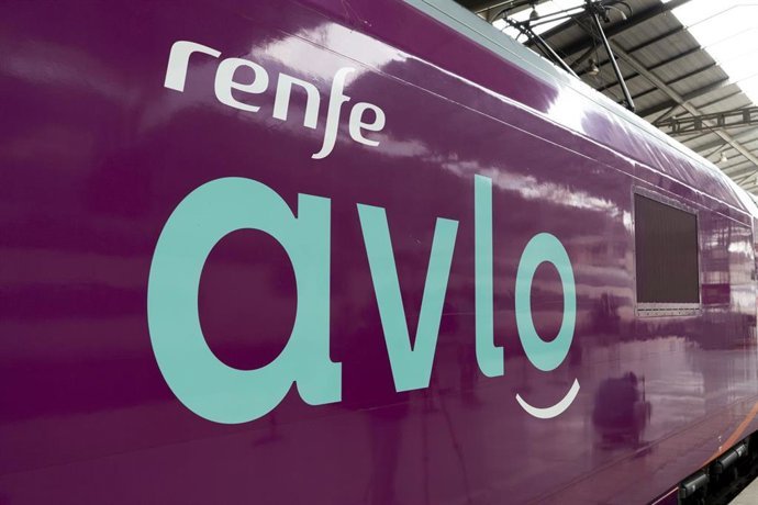 Archivo - Tren AVLO perteneciente a la compa&ntilde;ia de transportes ferroviarios Renfe.