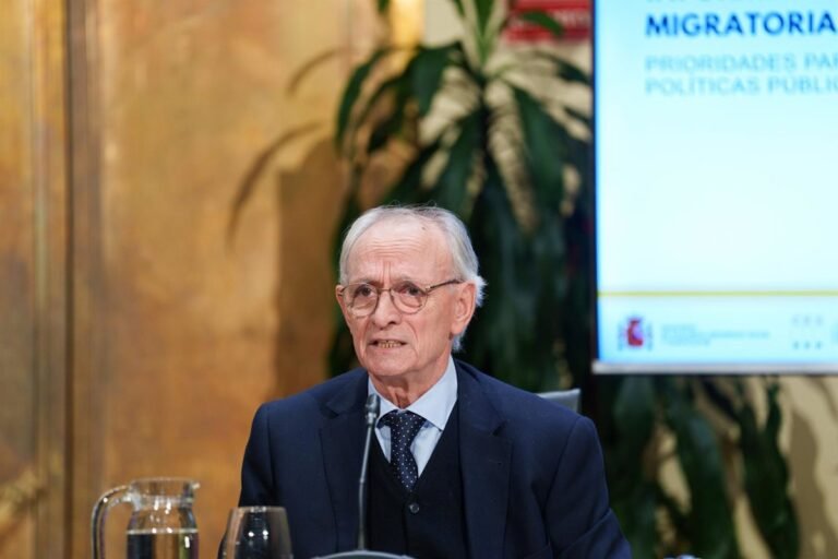 Costas propone crear políticas industriales en servicios para asegurar las pensiones futuras