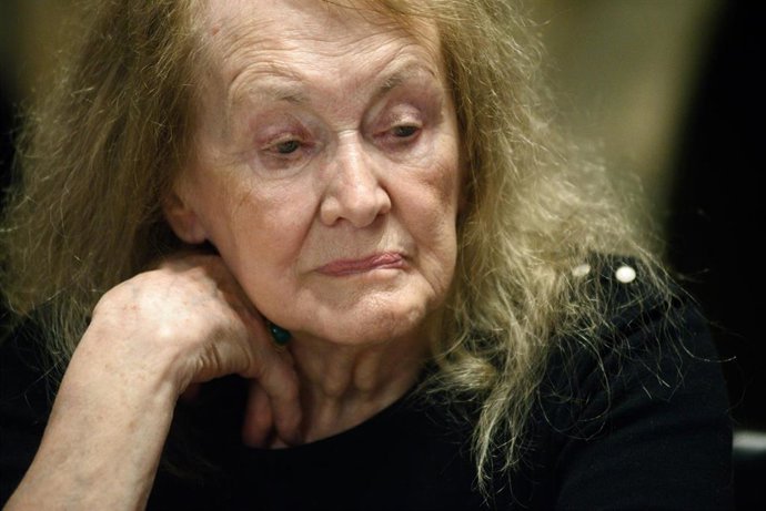 Archivo - La Premio Nobel de la Literatura 2022, Annie Ernaux, durante una entrevista por la publicaci&oacute;n en catal&aacute;n de su novela 'Una mujer', a 11 de junio de 2024, en Barcelona, Catalunya (Espa&ntilde;a). Annie Ernaux es una escritora francesa, catedr&aacute;tica y pr