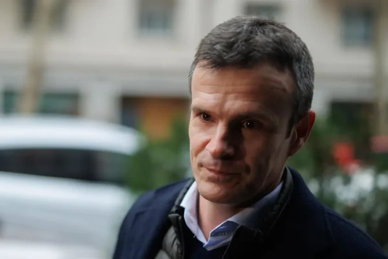 Jon Uriarte anuncia su candidatura a la presidencia del Athletic Club.