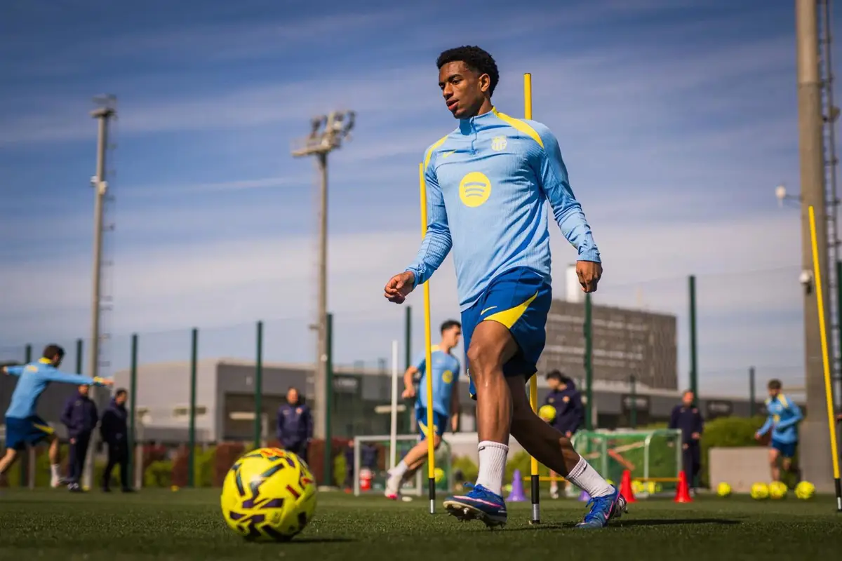 Balde y Koundé se entrenan parcialmente con el equipo en el regreso al trabajo del Barça