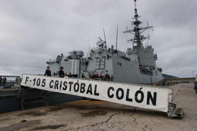 La fragata 'Crist&oacute;bal Col&oacute;n'.