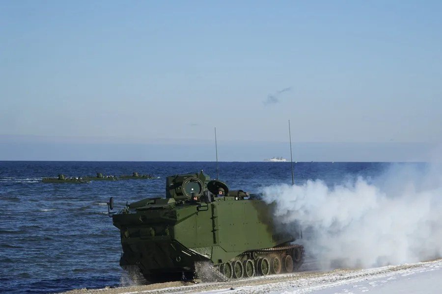 Soldados de la OTAN en el campo de instrucci&oacute;n de Bergen