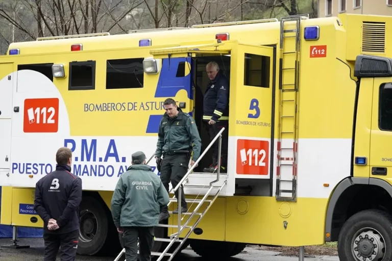 Cuatro decenas de personas evacuadas por incendio en un hotel de Arriondas, Asturias