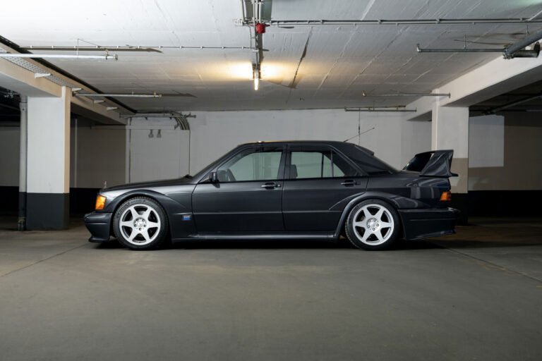 Deportista icónico de los 90 se subasta: 190 E 2.5-16 Evolution II en RM Sothebys