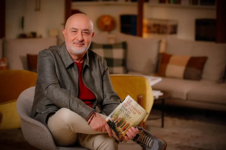Pablo Álvarez presenta 'La necesidad de amar', obra ganadora del Premio Azorín 2026 sobre el SIDA