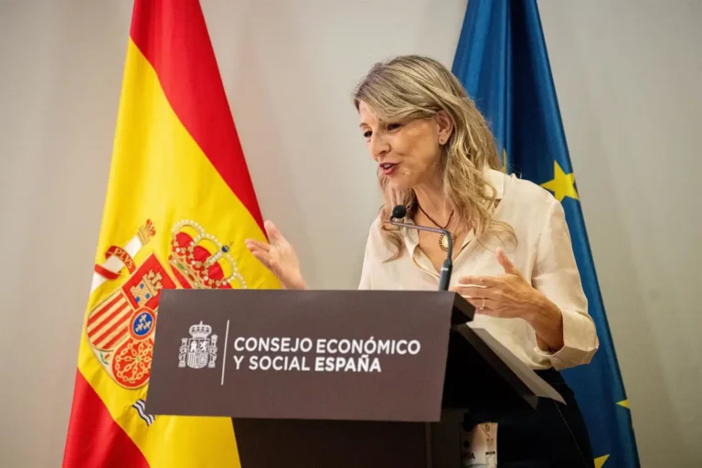 Yolanda Díaz señala que "la pobreza es lo más caro" y que combatirla "crea riqueza