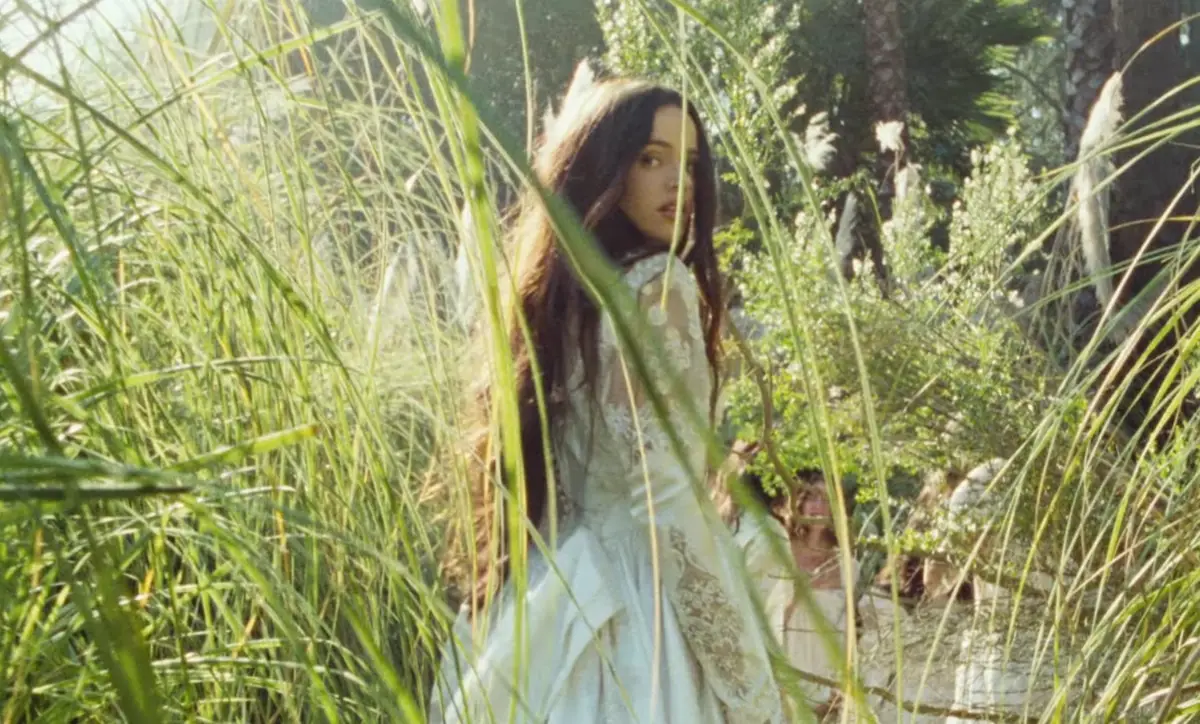 Rosalía lanza 'Lux' en digital, incluyendo 'Focu Ranni', 'Novia Robot' y 'Jeanne' en español