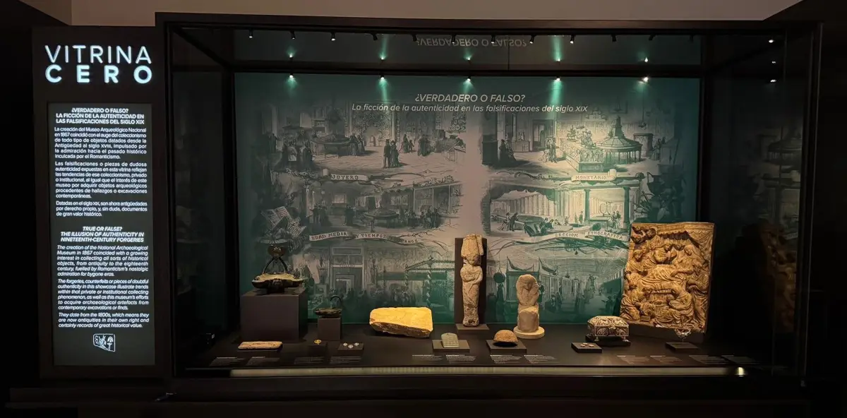 El Museo Arqueológico Nacional presenta su nueva Vitrina Cero sobre falsificaciones del siglo XIX