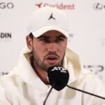 Carlos Alcaraz cancela su participación en Roland Garros por una lesión en la espalda